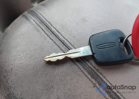 2000 Lincoln Navigator z USA, uszkodzony, nr VIN 5LMEU27A7YLJ24578